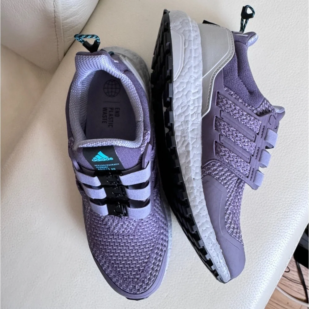 NWT Adidas Ultraboost 1.0 Women’s Sneakers in Size 7.5 - Picture 3 of 14
